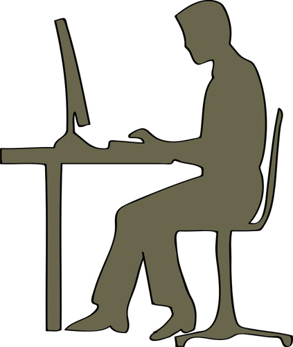 Mann sitzt am Schreibtisch